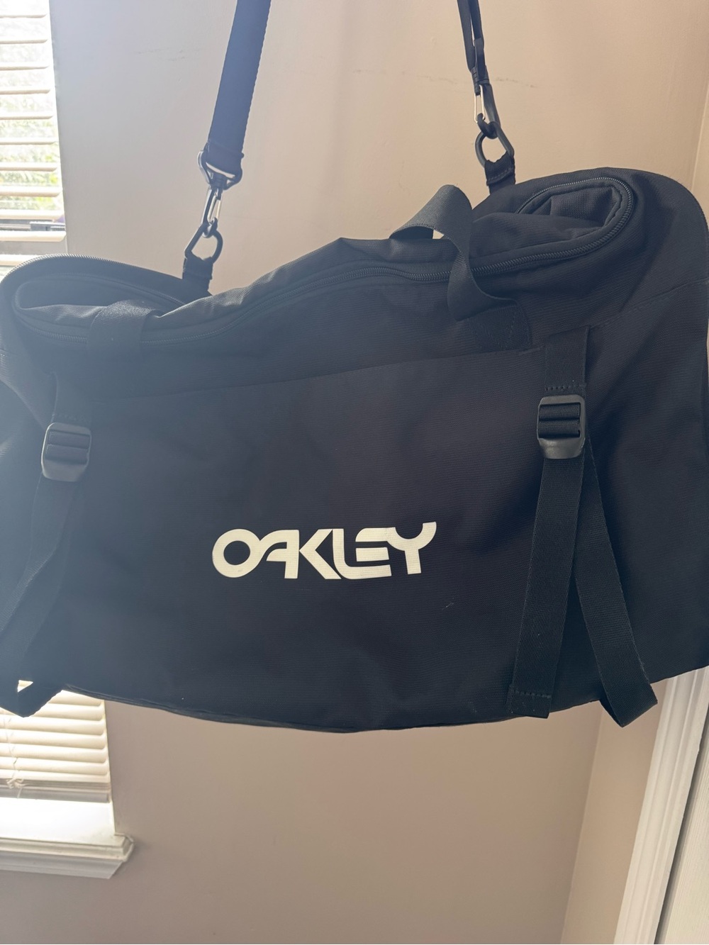 Oakley Travel Duffle Bag Black Carryon Weekender Cabin Luggage Holdall